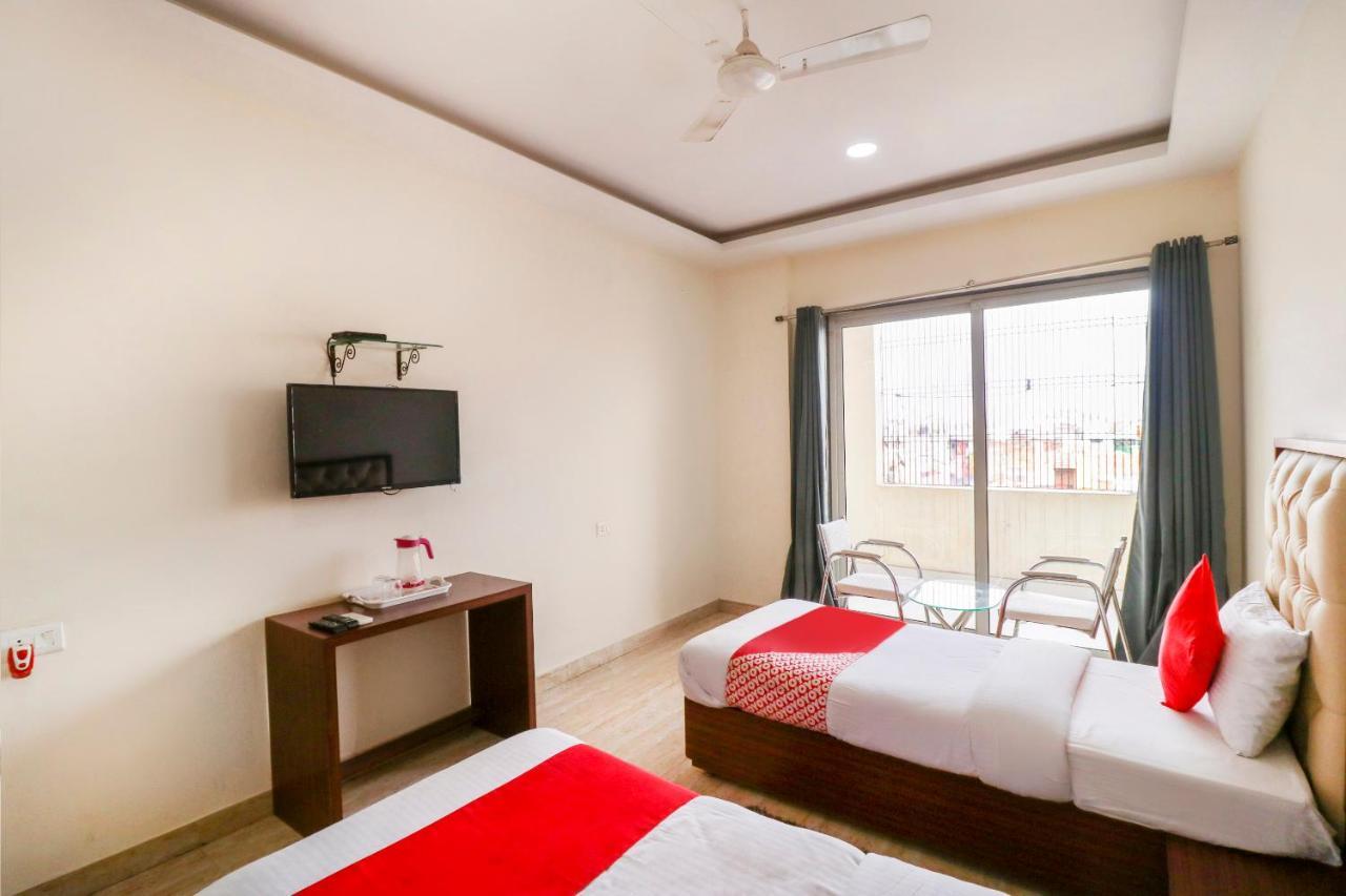 Oyo Flagship 69860 Mastana Palace Hotel Varanasi Exterior foto