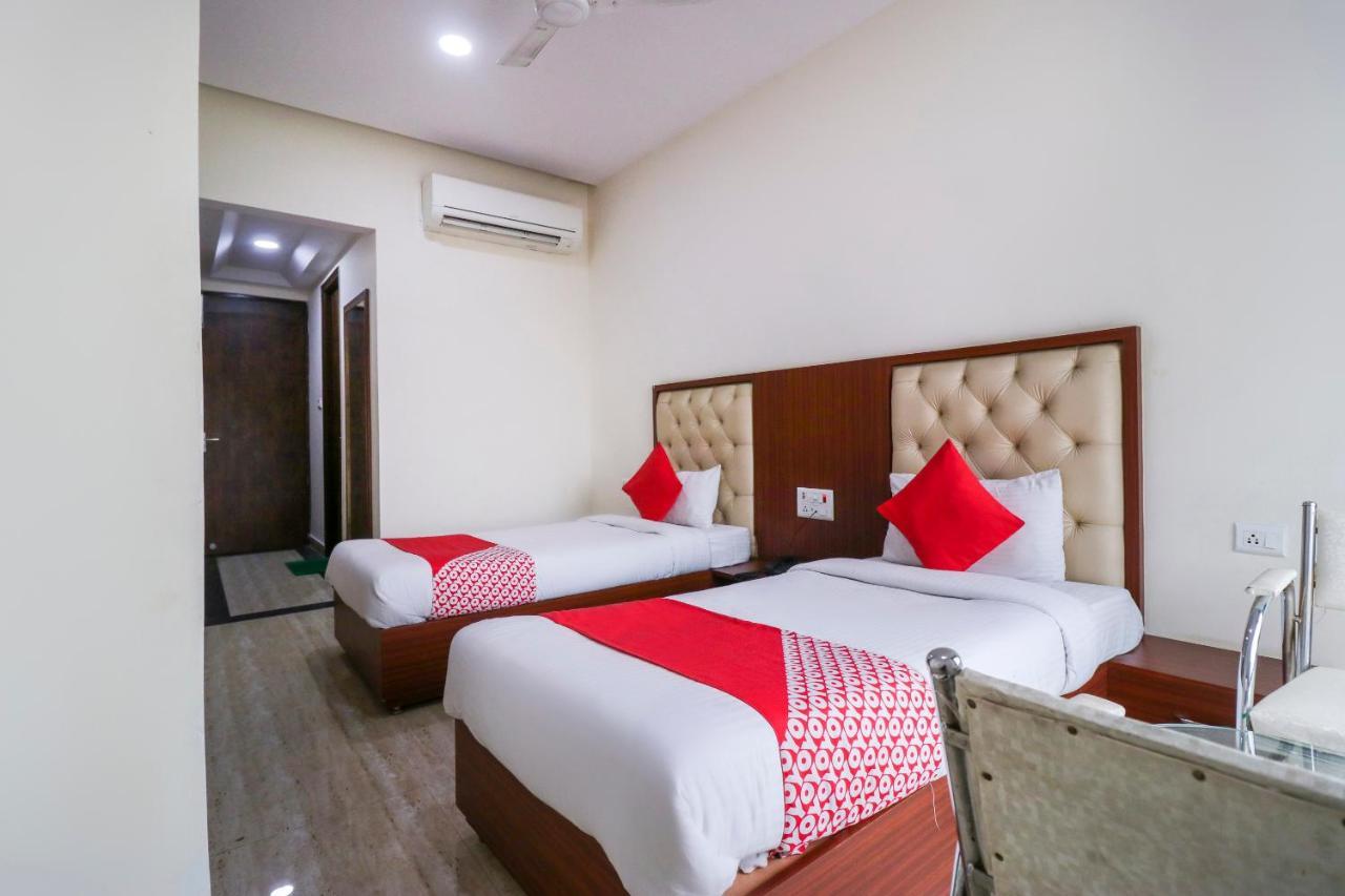 Oyo Flagship 69860 Mastana Palace Hotel Varanasi Exterior foto
