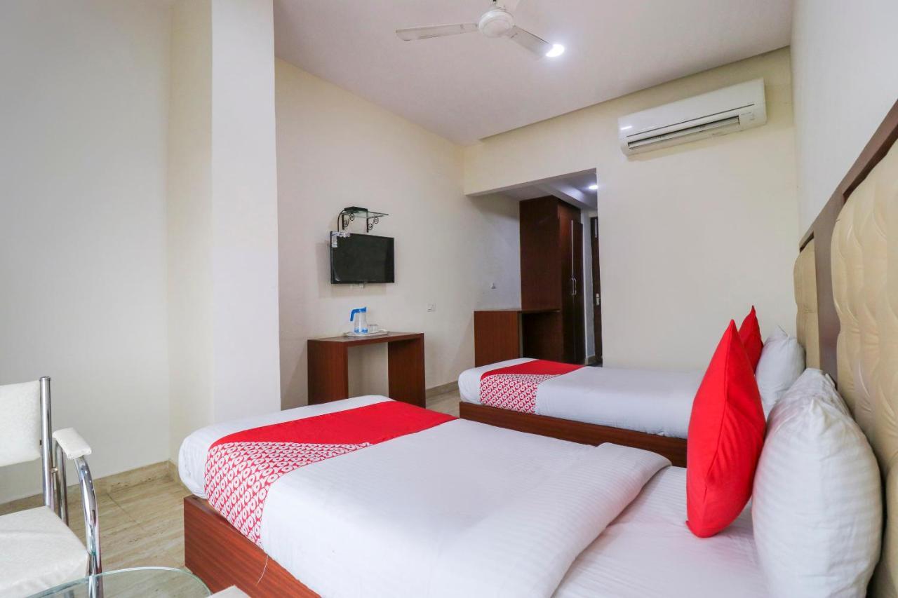 Oyo Flagship 69860 Mastana Palace Hotel Varanasi Exterior foto