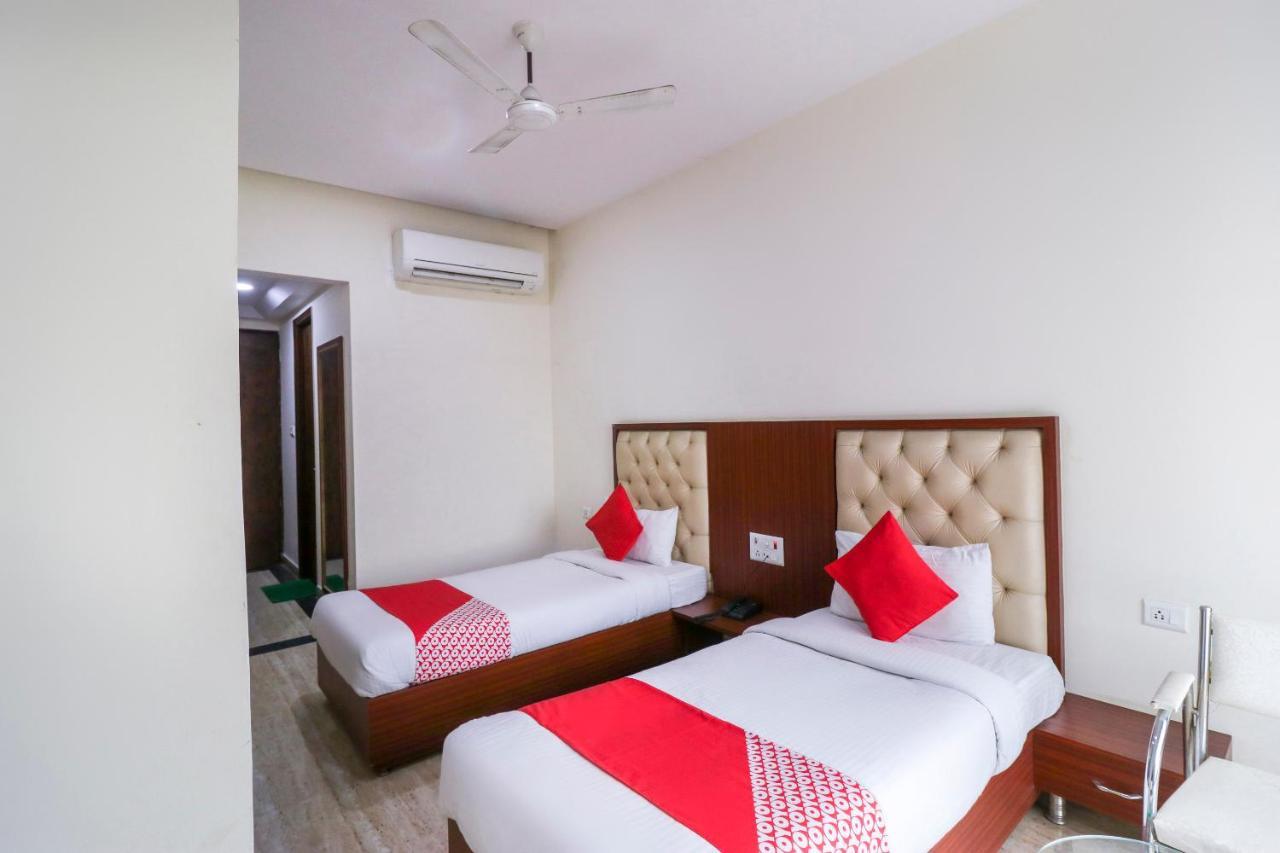 Oyo Flagship 69860 Mastana Palace Hotel Varanasi Exterior foto